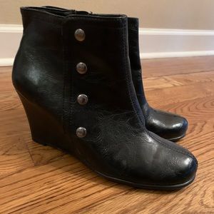 Black Aerosoles wedge ankle boot w silver buttons